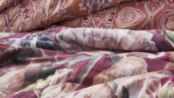 ESSENZA Sprei Claire Kersenrood – Romantische Bloemen Velvet Bedsprei -Beter Bed Winkel Sprei Claire rood 2