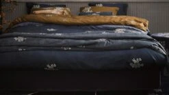 ESSENZA Lauren Sprei Indigoblauw Velvet – Luxe Bloemenpatroon Bedsprei