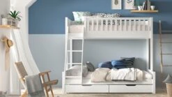 Scott 3-persoons Stapelbed met Ladenset - Wit Hout - Modern Design Kinderbed 11 Scott 3-persoons Stapelbed met Ladenset - Wit Hout - Modern Design Kinderbed -Beter Bed Winkel Stapelbed Scott 3 persoons met ladenset wit 1