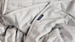 Emma Hug Verzwaringsdeken - 6-Laags Ergonomisch Ontwerp voor Diepe Slaap 7 Emma Hug Verzwaringsdeken - 6-Laags Ergonomisch Ontwerp voor Diepe Slaap -Beter Bed Winkel Verzwaringsdeken Emma Hug 1