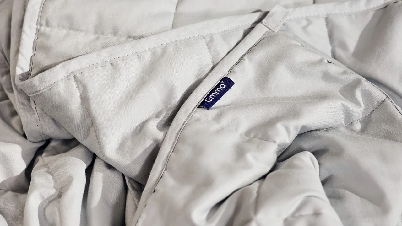 Emma Hug Verzwaringsdeken - 6-Laags Ergonomisch Ontwerp voor Diepe Slaap 4 Emma Hug Verzwaringsdeken - 6-Laags Ergonomisch Ontwerp voor Diepe Slaap - Afbeelding 2