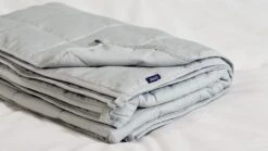 Emma Hug Verzwaringsdeken - 6-Laags Ergonomisch Ontwerp voor Diepe Slaap 9 Emma Hug Verzwaringsdeken - 6-Laags Ergonomisch Ontwerp voor Diepe Slaap -Beter Bed Winkel Verzwaringsdeken Emma Hug 3