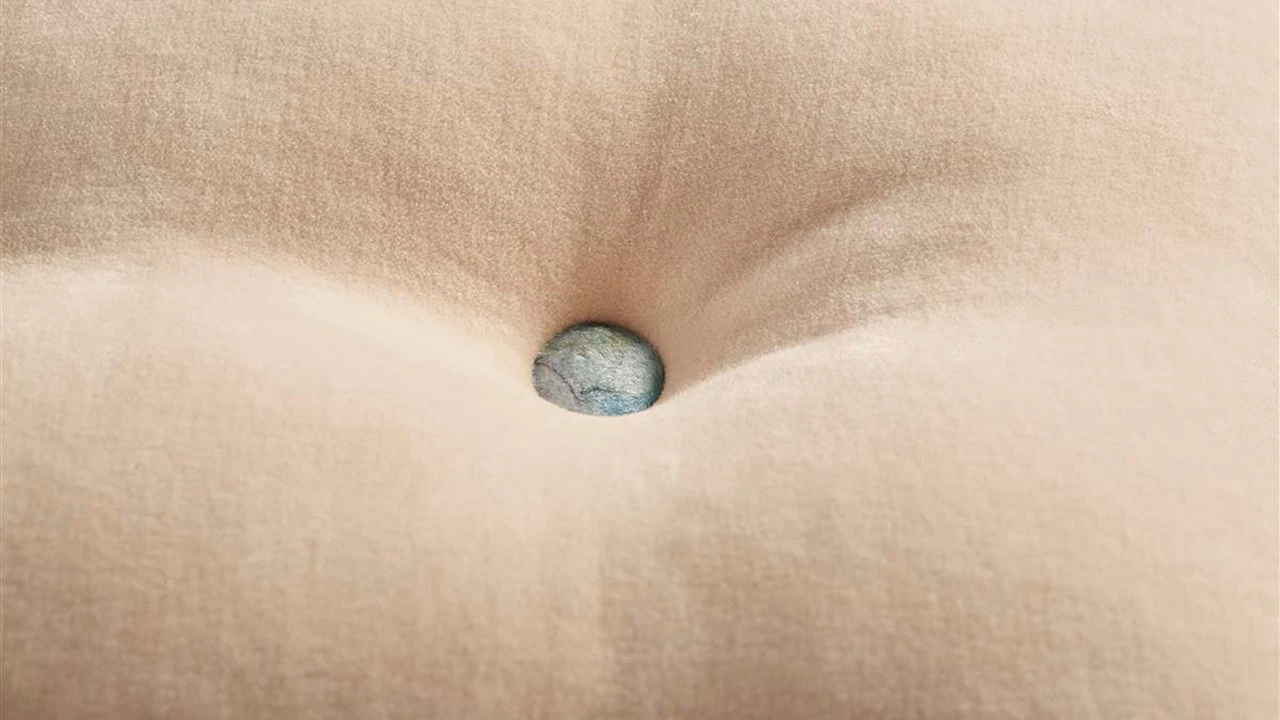 Beddinghouse x Van Gogh Create Soft Pink – Luxe Velvet Sierkussen met Amandelbloesem Knopen 5 Beddinghouse x Van Gogh Create Soft Pink – Luxe Velvet Sierkussen met Amandelbloesem Knopen - Afbeelding 3