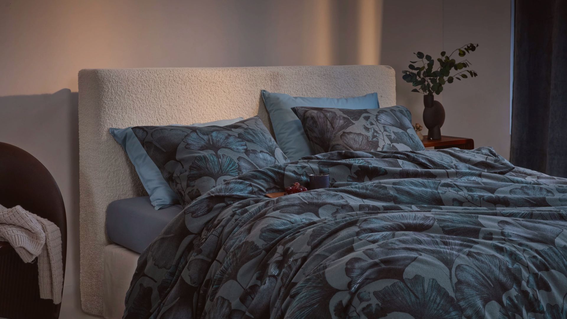 Beter Bed Winkel -Beter Bed Winkel Brown and Beige Minimalist Natural Skincare Product Presentation 1